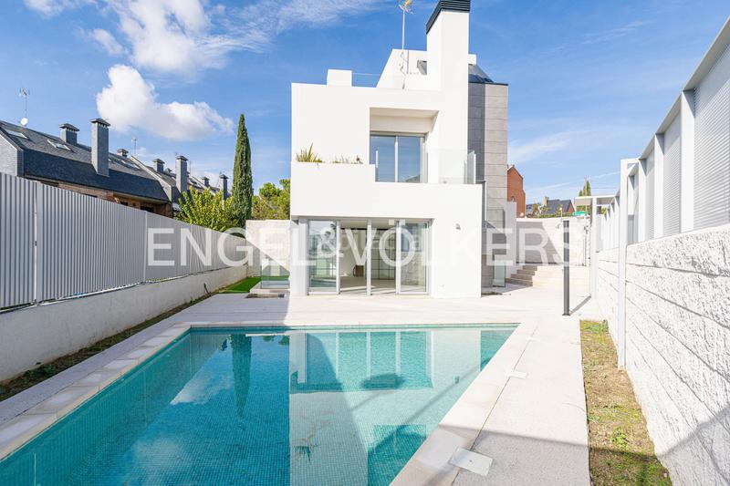 Foto fe4dd147-be43-4511-bcfc-32c3fe7b101f. Casa adossada amb calefacció aparcament piscina a Pozuelo de Alarcón