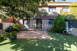 Maison jumelée à Sector 3. Exclusiva casa con jardín en la mejor zona del sector 3 de getaf