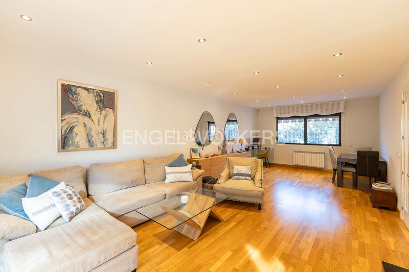 Foto 0250dbb9-356d-4e8b-98d7-99b479623e13. Maison jumelée avec chauffage parking dans Sector 3 Getafe