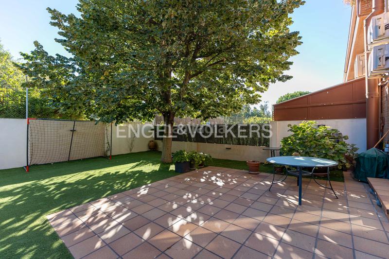 Foto 11db07e3-d2d0-42a5-9bd3-84072c060656. Maison jumelée avec chauffage parking dans Sector 3 Getafe