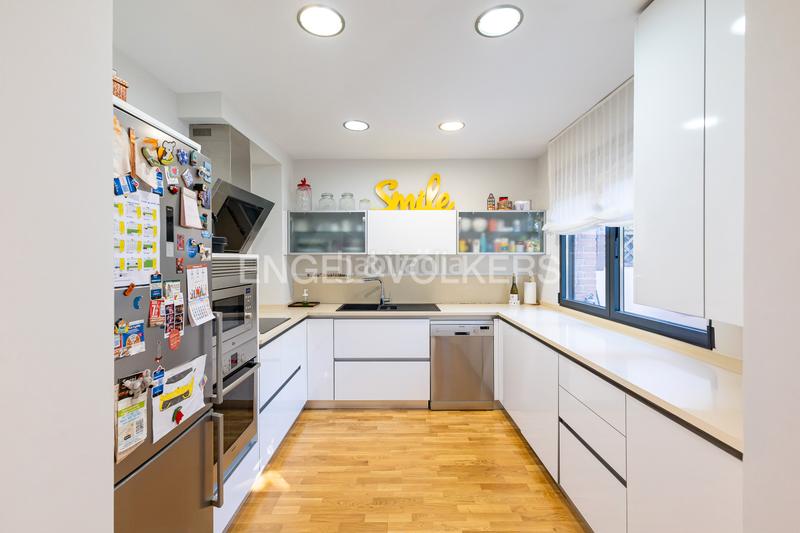 Foto 367b5f68-7cc9-4c4b-b72c-65d695b9ae97. Maison jumelée avec chauffage parking dans Sector 3 Getafe