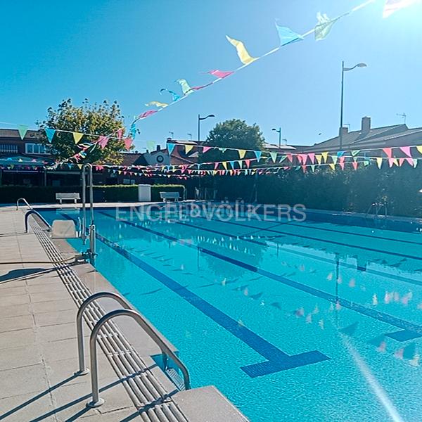 Foto 64fa8107-94a8-4631-b376-12d845e9a1fd. Maison jumelée avec chauffage parking dans Sector 3 Getafe