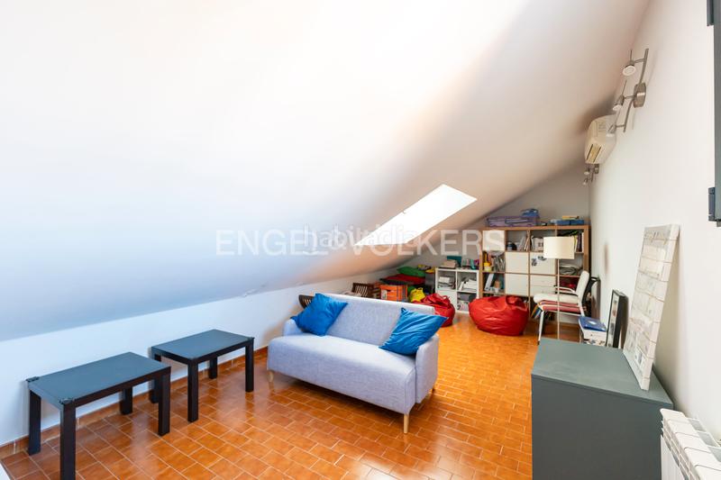 Foto 86920d73-35bf-496c-a0e8-30a9813931a5. Maison jumelée avec chauffage parking dans Sector 3 Getafe