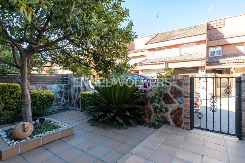 Foto b4f86bcf-8a16-40dd-bd18-a8d405dee8ed. Maison jumelée avec chauffage parking dans Sector 3 Getafe