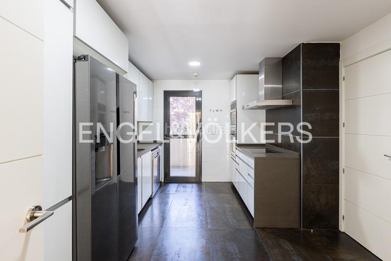 Foto 6e8fa877-aa5b-44fc-b89c-fdb22fd1178f. Appartement avec chauffage parking piscine dans Aravaca Madrid