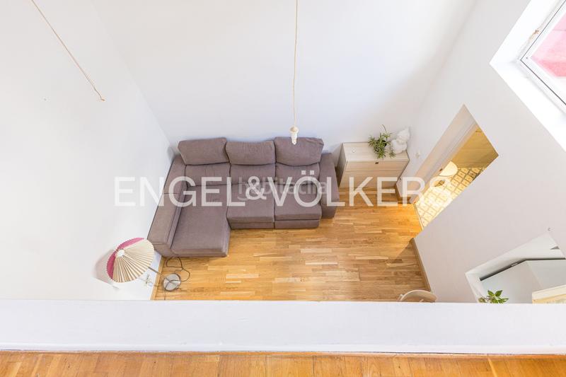 Foto 6aa70bdf-a9f0-4b80-adb2-d870044b51c3. Alquiler ático  duplex con terraza en malasaña en alquiler en Madrid