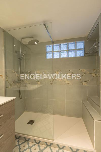 Foto 9516d88d-47d9-4b7c-b094-78a7bfd5736b. Alquiler ático  duplex con terraza en malasaña en alquiler en Madrid