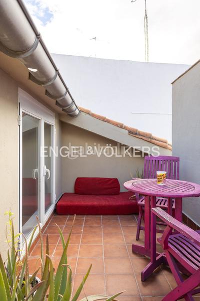 Foto a286f5aa-3203-428d-aa38-56c9d1f01b09. Alquiler ático  duplex con terraza en malasaña en alquiler en Madrid