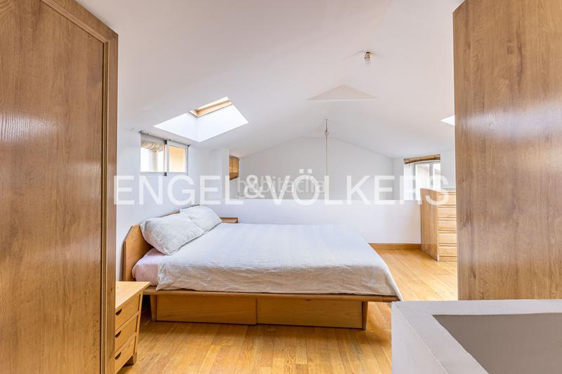 Foto b0dcdab2-a71d-4119-af0f-9d0564eb9112. Alquiler ático  duplex con terraza en malasaña en alquiler en Madrid