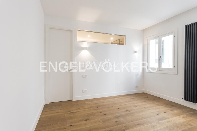 Foto 47bd8ef2-d22a-41dc-b910-10b58de08d93. Alquiler apartamento espectacular piso en el corazón de cortes en Madrid