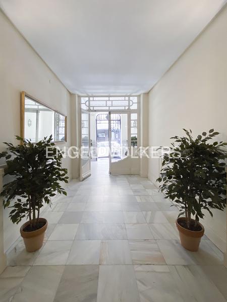 Foto a7c305eb-cc32-4c46-835b-026d8b93e8f1. Alquiler apartamento espectacular piso en el corazón de cortes en Madrid