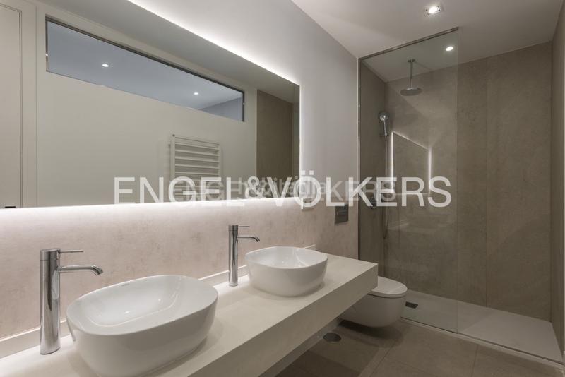 Foto c4e15fb7-d460-45a3-a515-5c2a0ee0cde8. Alquiler apartamento espectacular piso en el corazón de cortes en Madrid