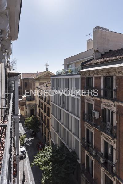 Foto 07fcadf4-f561-403a-9717-3d6eb9d396d1. Lloguer apartament amb calefacció a Cortes-Huertas Madrid