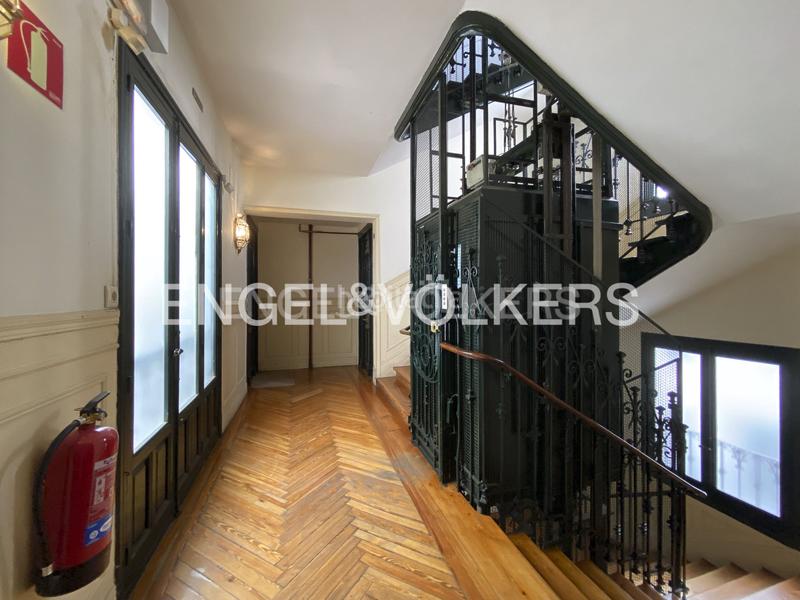 Foto 04af1a3b-a2b4-493e-a307-7afdfd4543f9. Rent apartment with heating in Cortes-Huertas Madrid