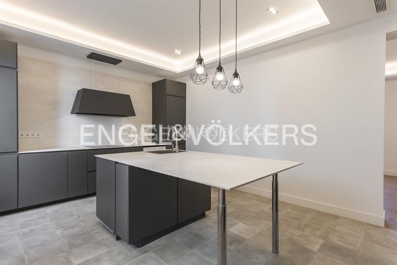 Foto 34763dac-3196-471d-bab0-62e4de44dcf0. Rent apartment with heating in Cortes-Huertas Madrid