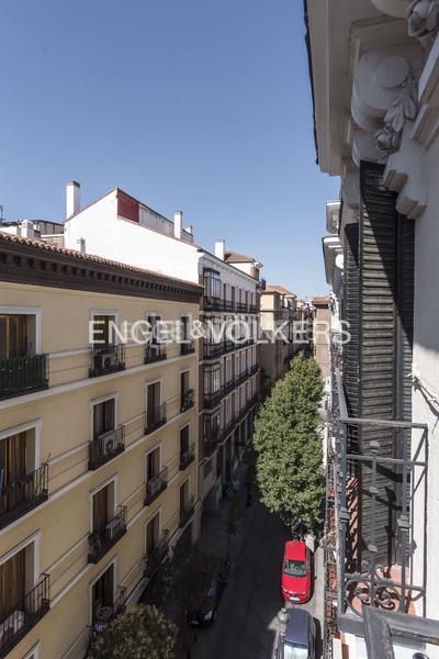 Foto 59d94c79-54ce-4c14-849c-00efaa0167f8. Rent apartment with heating in Cortes-Huertas Madrid
