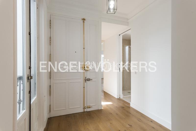 Foto 85d84555-a915-4e25-9959-8c39f79e31e2. Rent apartment with heating in Cortes-Huertas Madrid