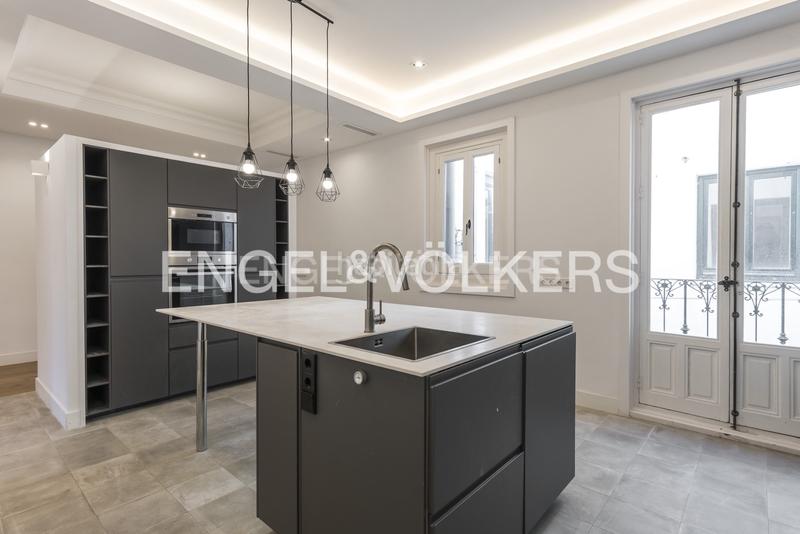 Foto 9e862090-eb7e-4300-9d12-b802f7884924. Rent apartment with heating in Cortes-Huertas Madrid