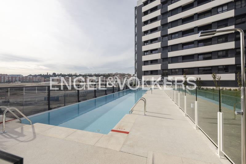 Foto cb875cd8-4b98-4367-a855-1ca0c7f8b3e6. Rent apartment with heating parking pool in Imperial Madrid