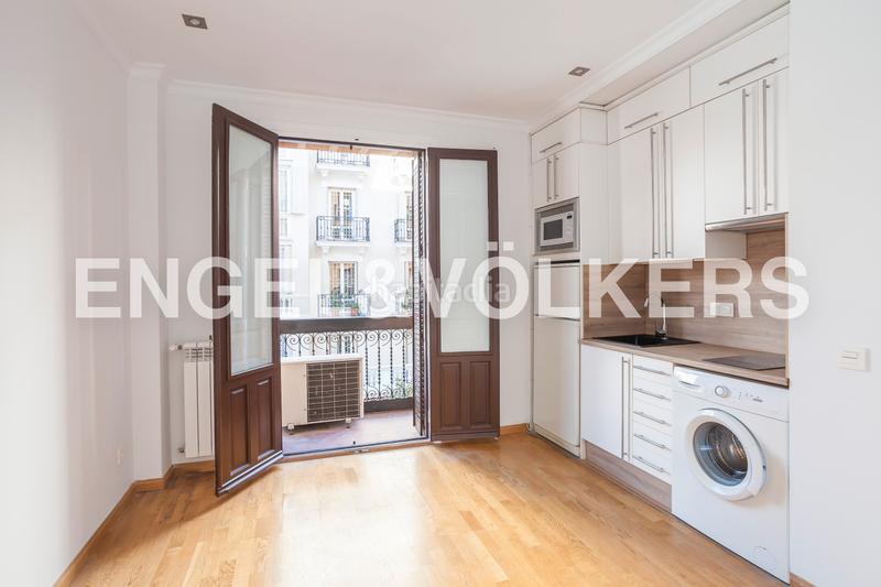 Foto 16610472-e8e0-4fd1-b36e-54fcd0132449. Alquiler apartamento  exterior con balcones en alquiler en Madrid