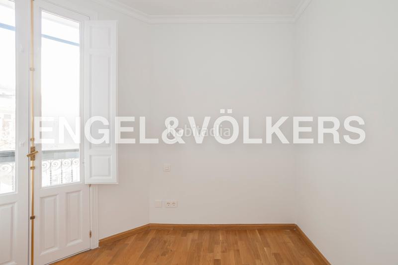 Foto 92bf09ce-6ca3-4315-8292-342ab333e5e8. Alquiler apartamento  exterior con balcones en alquiler en Madrid