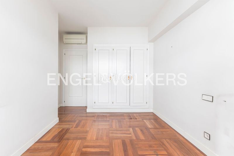 Foto 94c97cd3-50e7-4f9b-8869-5fb926234a54. Piso amplio piso exterior con terraza para actualizar en Almagro en Madrid