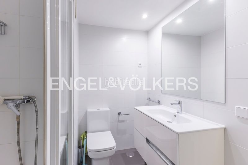 Foto 9a3cfea1-80ad-4c17-9686-4e22a815d252. Piso amplio piso exterior con terraza para actualizar en Almagro en Madrid