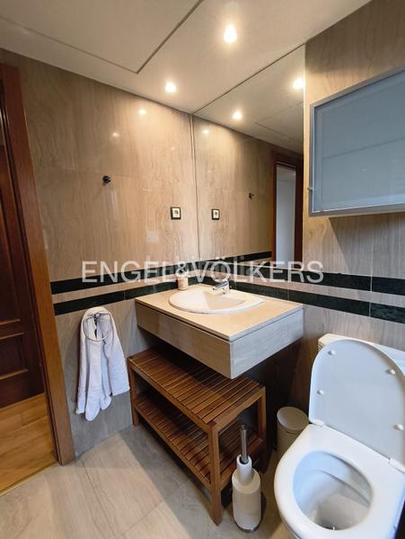 Foto 8c5f6e6f-e2ff-4b3f-97fc-49f690d31625. Alquiler apartamento elegante piso en gran via de hortaleza en Madrid