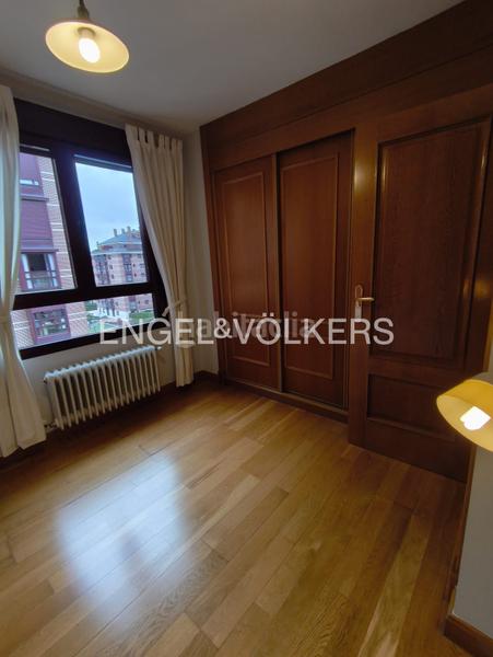 Foto a90f2b60-729c-4288-9514-96eeb3ea1f21. Alquiler apartamento elegante piso en gran via de hortaleza en Madrid