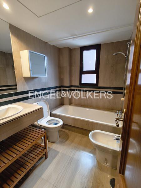 Foto cefbdc5d-7827-4178-a521-c7d00b40046a. Location appartement avec chauffage parking piscine dans Madrid