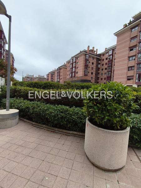 Foto 1fa09fc3-49a2-45c3-a0a1-d875a9aa89cc. Rent apartment with heating parking pool in Pinar del Rey Madrid