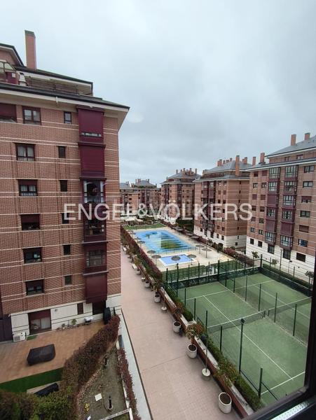 Foto 59b9b291-203b-44b7-8f71-77eab79c2156. Rent apartment with heating parking pool in Pinar del Rey Madrid