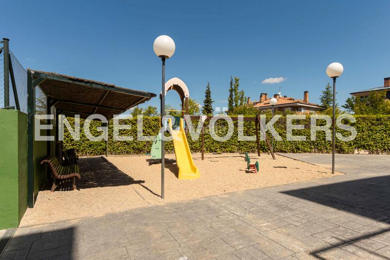 Foto aa46a2f9-524b-4e42-924c-8967bffae04c. Affitto piccolo appartamento con riscaldamento parcheggio piscina in Boadilla del Monte