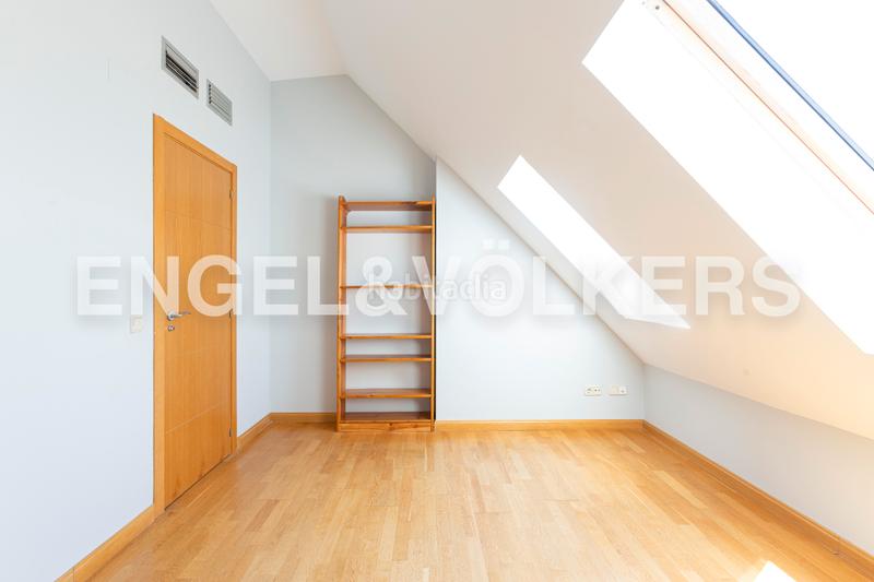 Foto 5dff2fad-1159-46e7-946a-2bc7bc69445f. Alquiler apartamento magnífico ático dúplex en Viñas Viejas en Boadilla del Monte