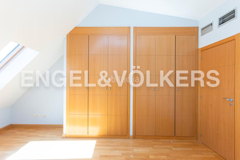 Foto f8e10ab8-9d3f-4e8e-8774-c1038cb9bfb9. Alquiler apartamento magnífico ático dúplex en Viñas Viejas en Boadilla del Monte