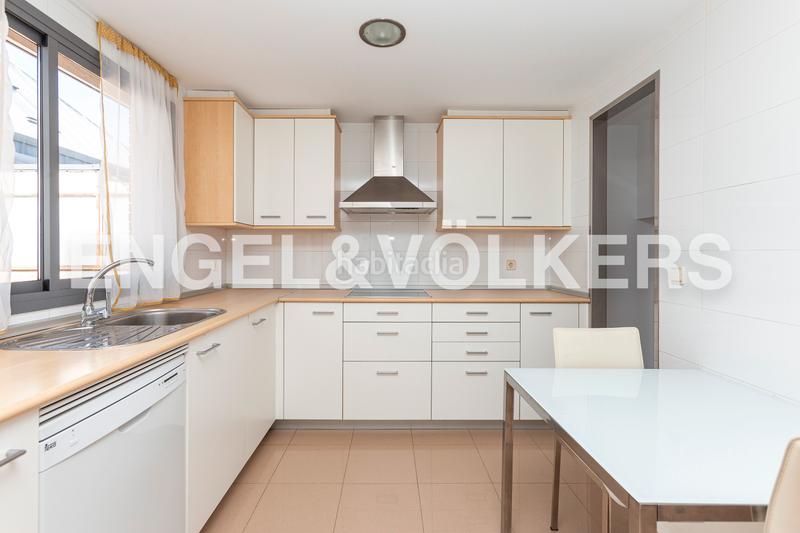 Foto 9ea2d540-223e-4937-a4d5-700e7ab70e10. Miete appartement mit heizung parking pool in Viñas Viejas Boadilla del Monte