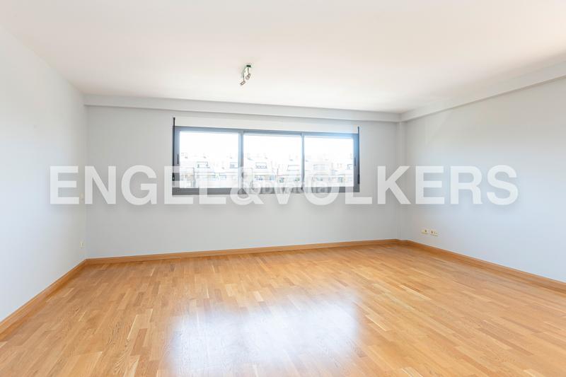 Foto 4a7d5c95-71d9-4f7e-8cda-314ffe25bfd0. Rent apartment with heating parking pool in Viñas Viejas Boadilla del Monte