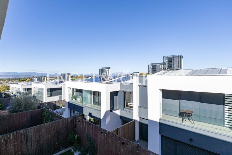 Foto 957bf42f-a623-4a7e-9d55-8275eb796ed6. Affitto casa a schiera con riscaldamento parcheggio piscina in Boadilla del Monte