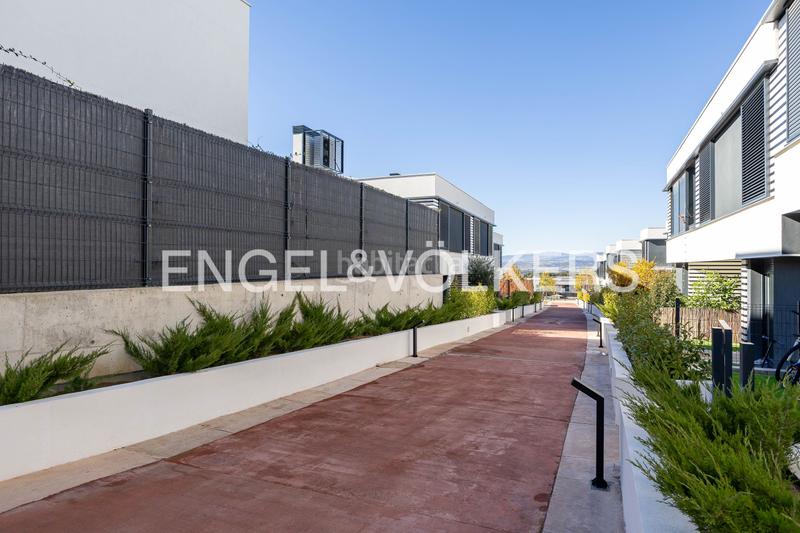 Foto 2d2d899c-bbda-4292-acd7-83a143fdb64d. Lloguer casa adossada amb calefacció aparcament piscina a Boadilla del Monte