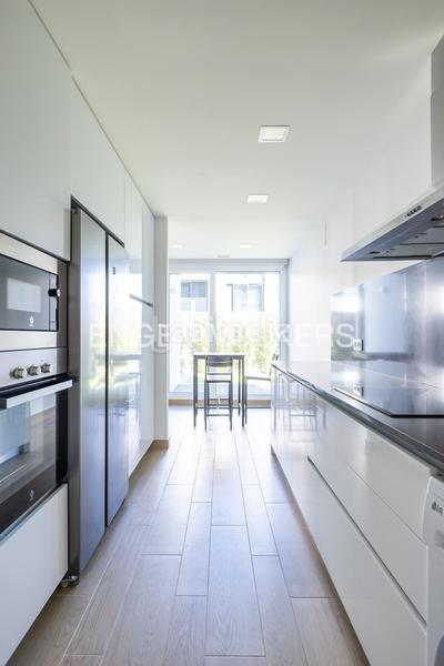 Foto 39bd9772-8aca-4129-b54a-e89c87f7a156. Lloguer casa adossada amb calefacció aparcament piscina a Boadilla del Monte