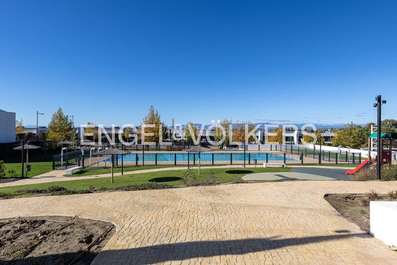 Foto 3b448721-6a0b-4893-bca8-62c4340fdc02. Lloguer casa adossada amb calefacció aparcament piscina a Boadilla del Monte