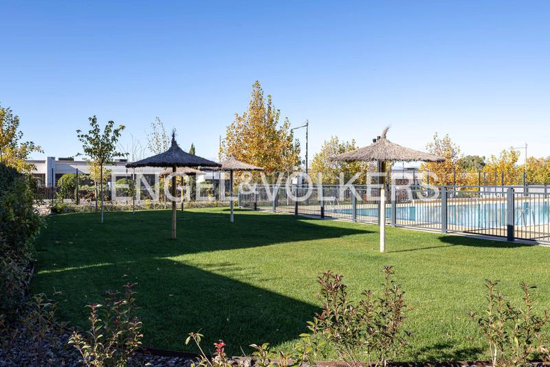 Foto 8d64df59-7430-4638-9b0b-3977158f4ff0. Lloguer casa adossada amb calefacció aparcament piscina a Boadilla del Monte