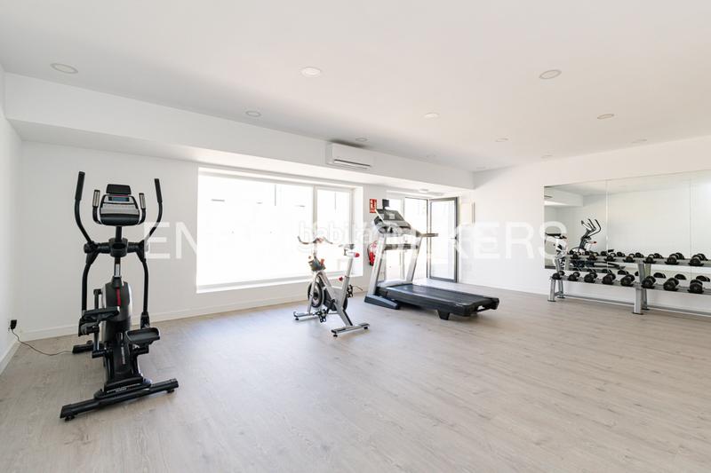 Foto ff8dc4fc-37af-42c8-b5f7-054b59907560. Lloguer casa adossada amb calefacció aparcament piscina a Boadilla del Monte