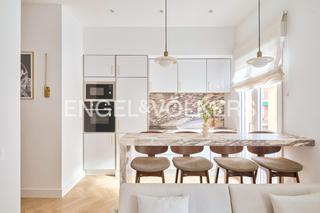 Rent Apartment in Embajadores-Lavapiés. Exclusivo piso de lujo a estrenar de 2 dormitorios con balcón en