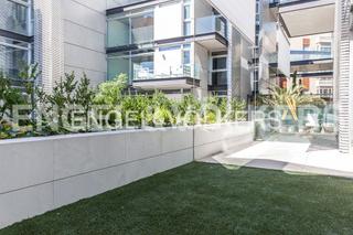 Affitto Piccolo appartamento in Ciudad Jardín. Dúplex con espléndida terraza en ciudad jardín