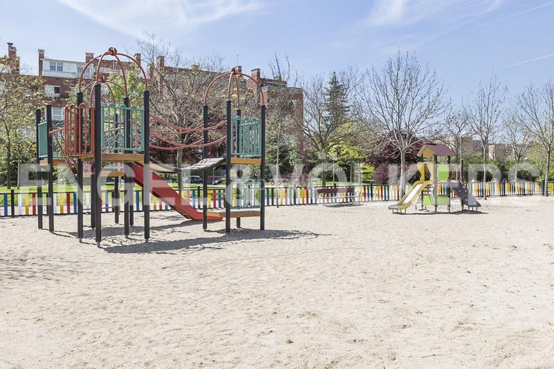 Foto 41092bce-60b7-4ea2-b547-237a53507641. Appartement mit heizung parking pool in Canillas Madrid