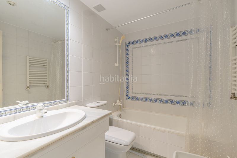 Foto 556ce5bd-7a5a-409f-8912-771120e106de. Pis amb calefacció aparcament piscina a Valdemarín Madrid