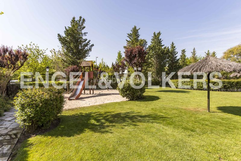 Foto cc8c30a8-de26-4428-a08d-6f1577b141f3. Pis amb calefacció aparcament piscina a Valdemarín Madrid