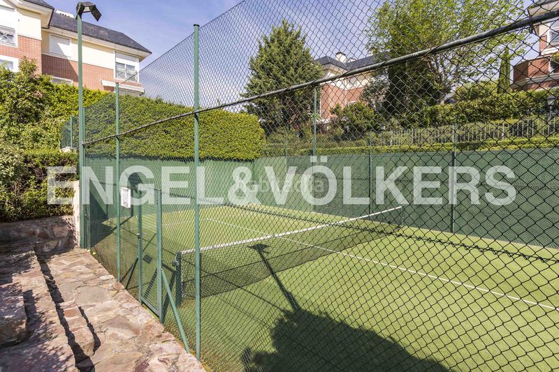 Foto fb5d9181-5d6a-4040-8362-223389457c07. Pis amb calefacció aparcament piscina a Valdemarín Madrid