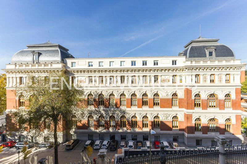 Piso reformado con vistas bonitas en Jerónimos Madrid - Imagen 19